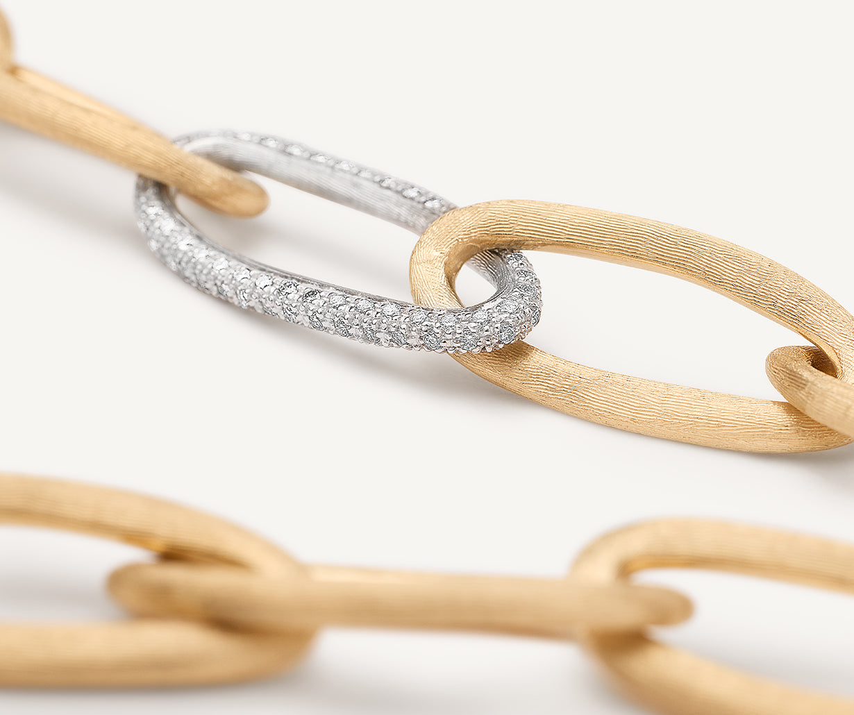 18K Yellow Gold Oval Link Bracelet With Pavé Diamonds 18K Yellow Gold Oval Link Bracelet With Pavé Diamonds