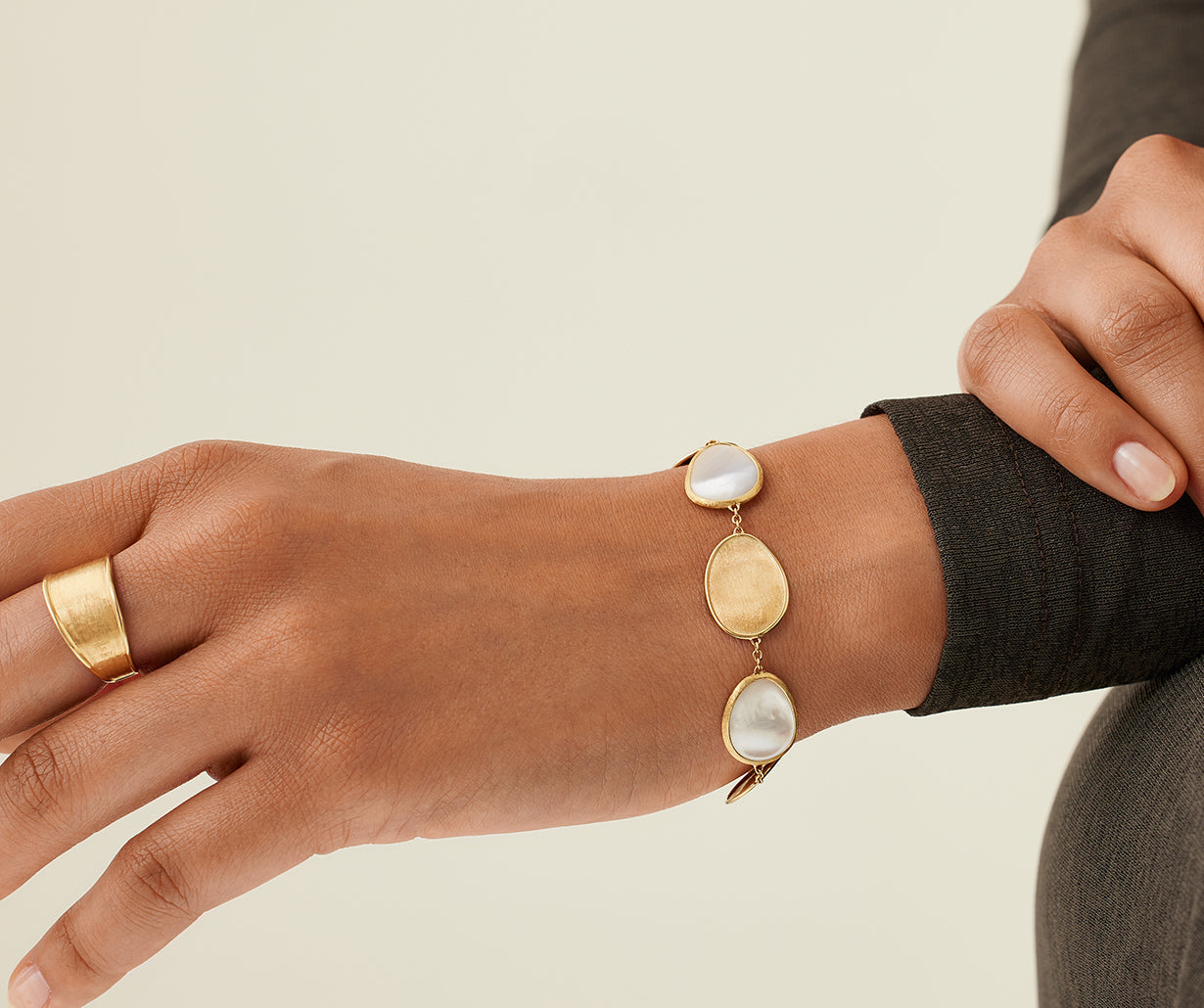 18K Yellow Gold Mother of Pearl Bracelet, 7