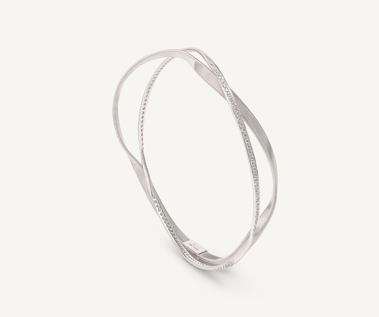 18kt white gold Tuxedo Mood diamond bangle