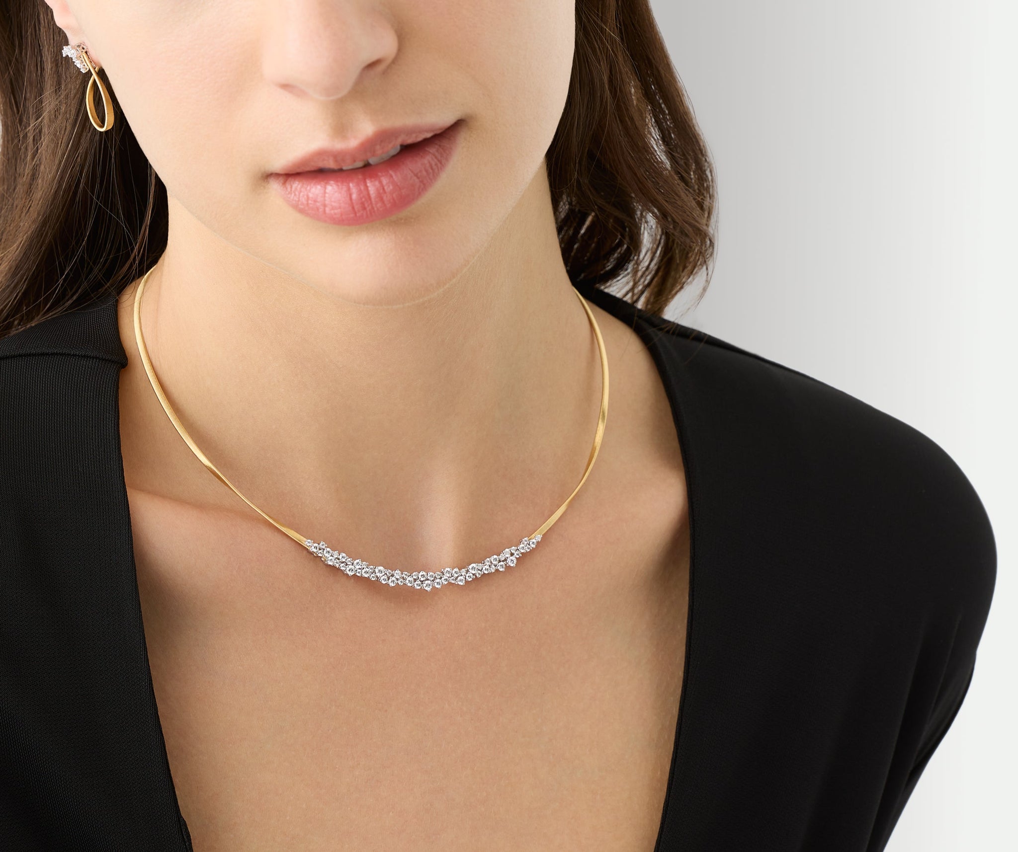 18K Yellow Gold Thin Necklace with Graduated Diamond Cluster