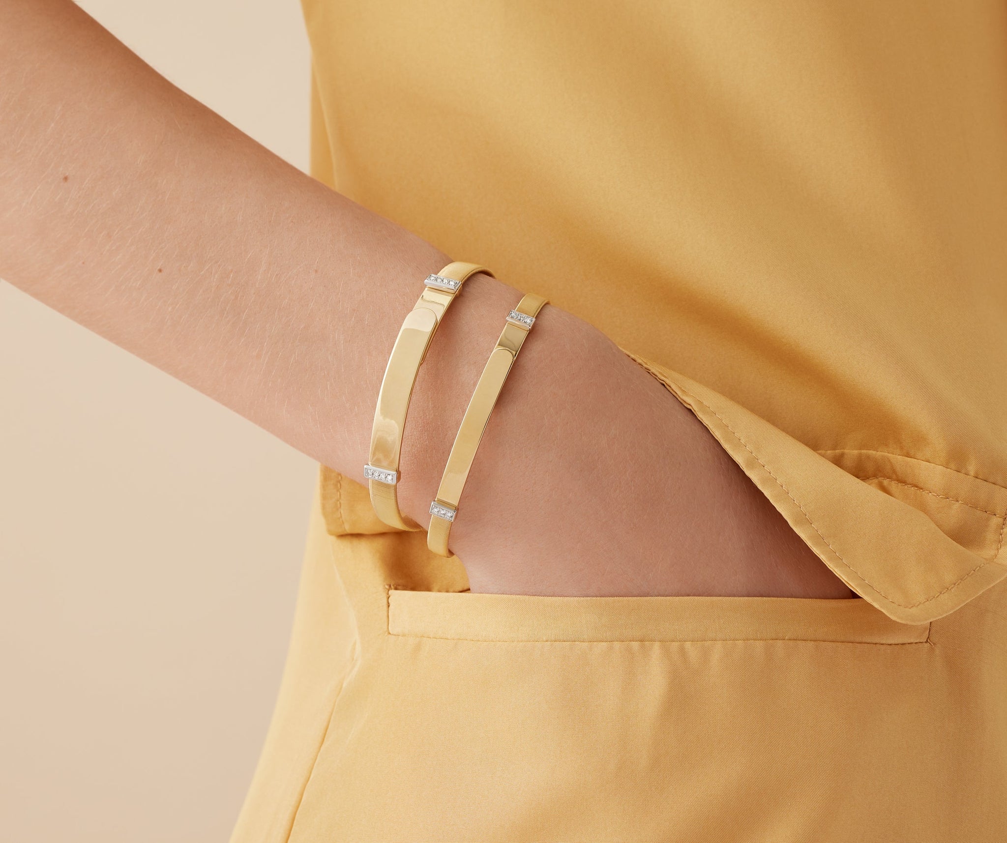 18K Yellow Gold Coil Bangle Bracelet With Cushion-Cut Diamond