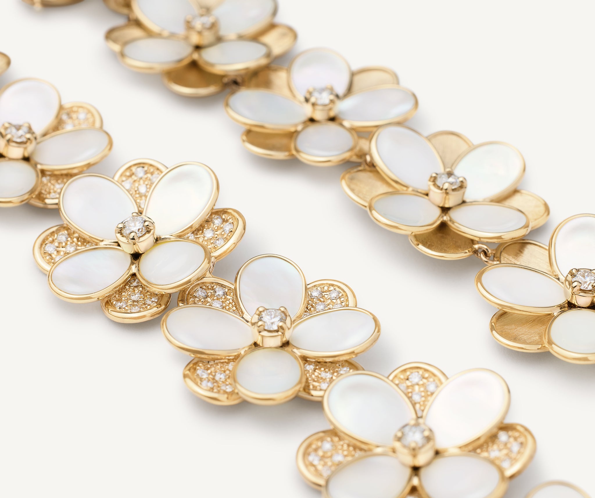 【ELIOU】fiore gold-tone, bead and pearl clip イヤリング Gold Bow with Dangling Simulated Pearls Clip On Stud