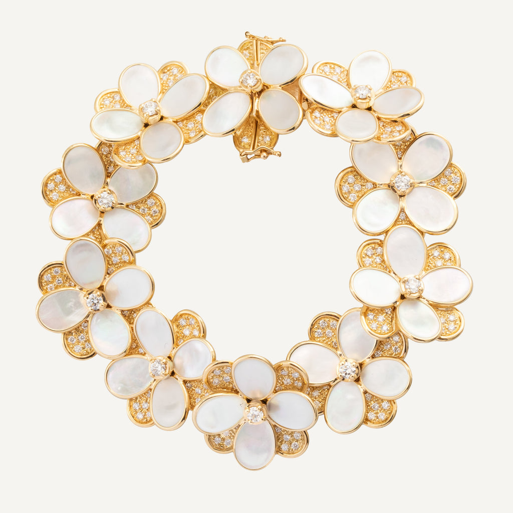 PETALI 18K Yellow Gold Flower Bracelet with Mother of Pearl and Diamonds BB2796-MPW_B5_Y_02