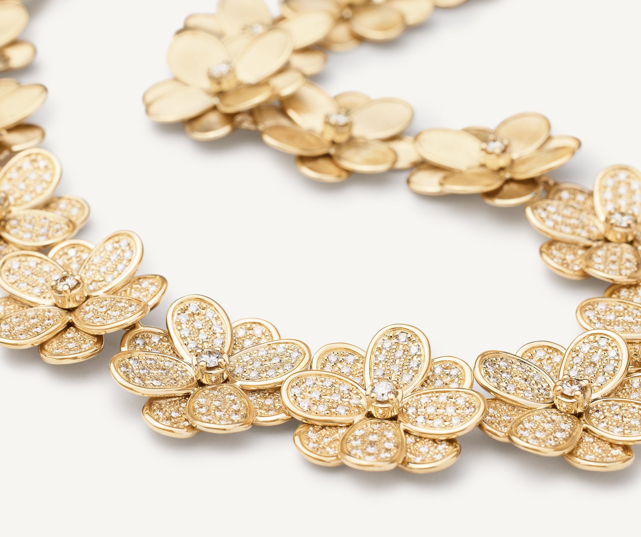 【ELIOU】fiore gold-tone, bead and pearl clip イヤリング Gold Bow with Dangling Simulated Pearls Clip On Stud